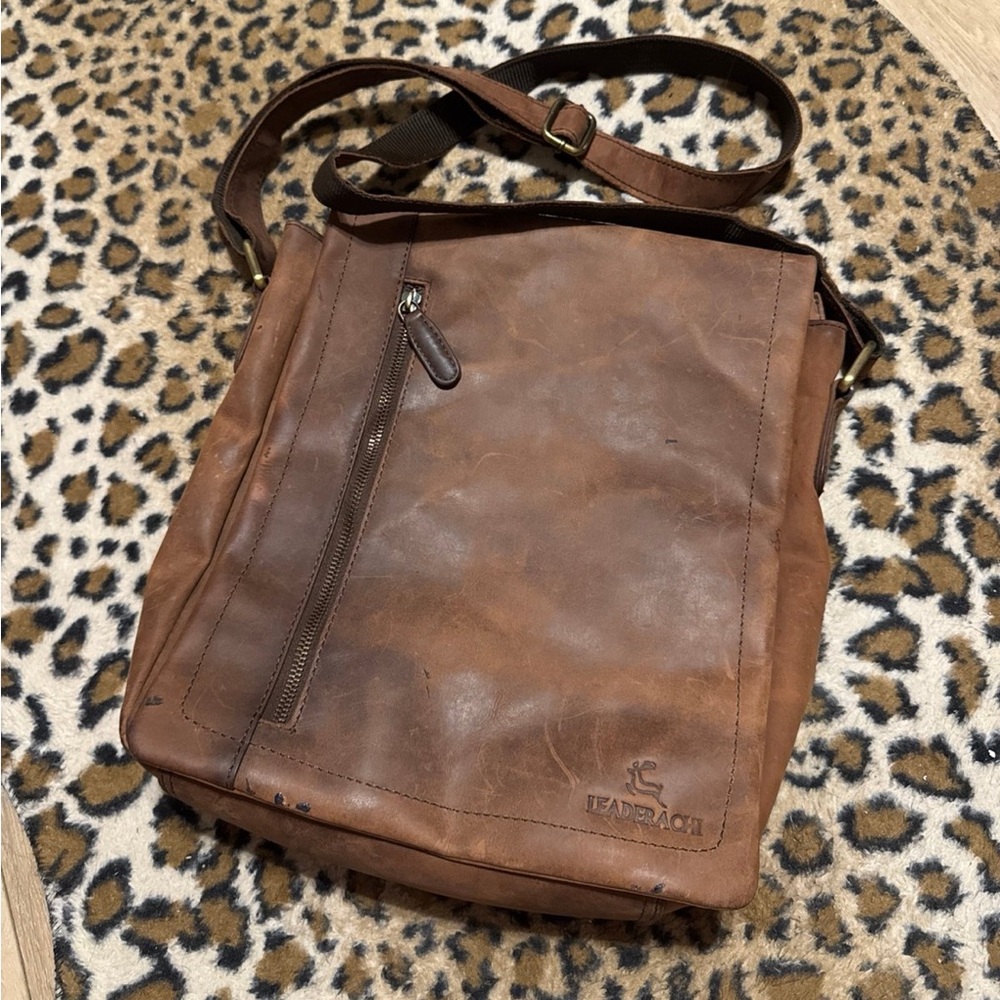 Unisex Geniune leather Crossbody